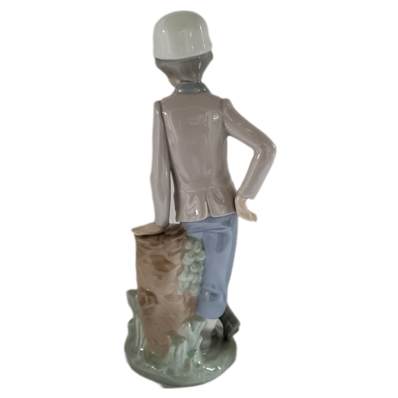 Nao by Lladro Vintage Retired Boy with his Dog 3" Wide x 3.5" Deep x 9" High - Picture 3 of 5